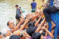 অপেক্ষার-প্রহর-গুনছেন-ক্ষুধার্ত-মানুষ 