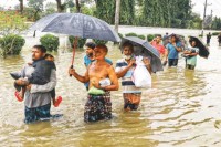 প্রত্যন্ত-এলাকায়-পৌঁছায়নি-সহায়তা,-মানুষের-হাহাকার