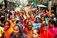 উচ্ছেদ-অভিযান-ঠেকাতে-গলায়-দড়ি-হরিজনপল্লীর-বাসিন্দা