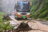 খাগড়াছড়ির-বিভিন্ন-স্থানে-পাহাড়ধস,-তিন-ঘণ্টা-পর-যান