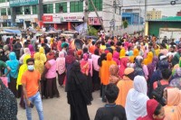 আশুলিয়ায়-কারখানা-খুলে-দেয়ার -দাবিতে-শ্রমিকদের-বিক্