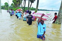 বন্যায়-সম্প্রীতির-স্বাক্ষর -রাখছেন-অভি-সঞ্জয় 