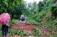 উজানের-ঢলে-তলিয়েছে-সড়ক,-সাজেকে-আটকা-৭-শতাধিক-পর্যট