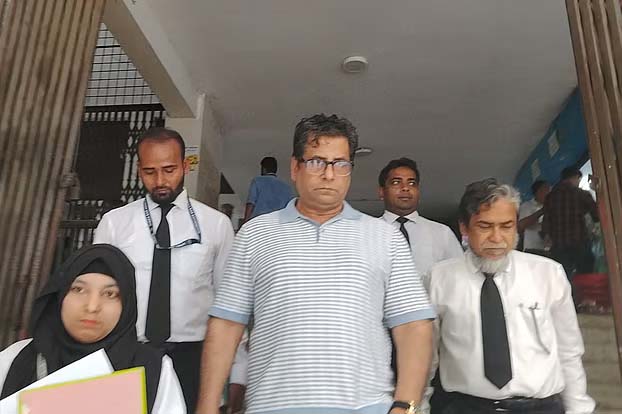 দুদকের মামলায় স্থায়ী জামিন পেলেন সাংবাদিক আনিস আলমগীর