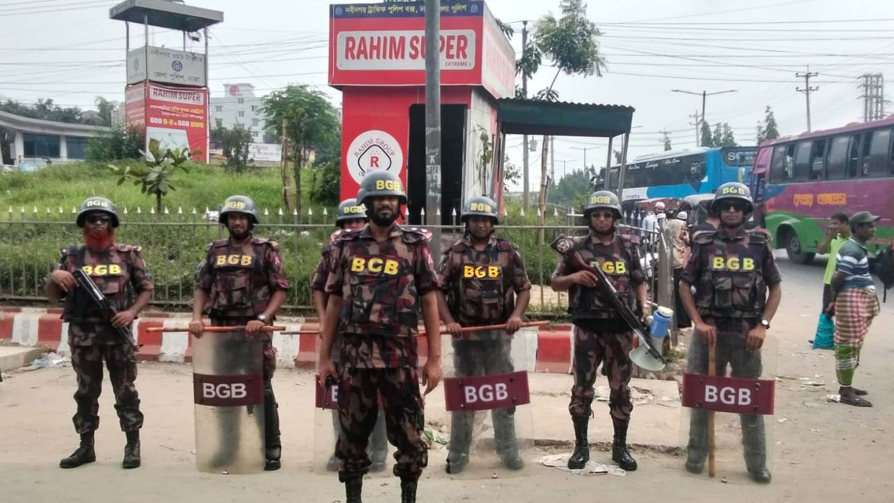 ঈদযাত্রা নির্বিঘ্ন করতে ঢাকা ও আশপাশের বিভিন্ন স্থানে বিজিবি মোতায়েন