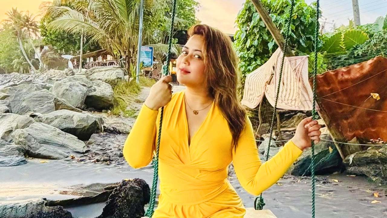 কাকের প্রতি অগাধ ভালোবাসা, ভাবনাকে নিয়ে চর্চা নেটিজেনদের