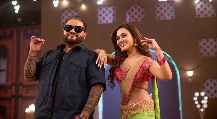ঈদে আসছে চিত্রনায়িকা নুসরাত ফারিয়ার নতুন গান ‘লোকে বলে’