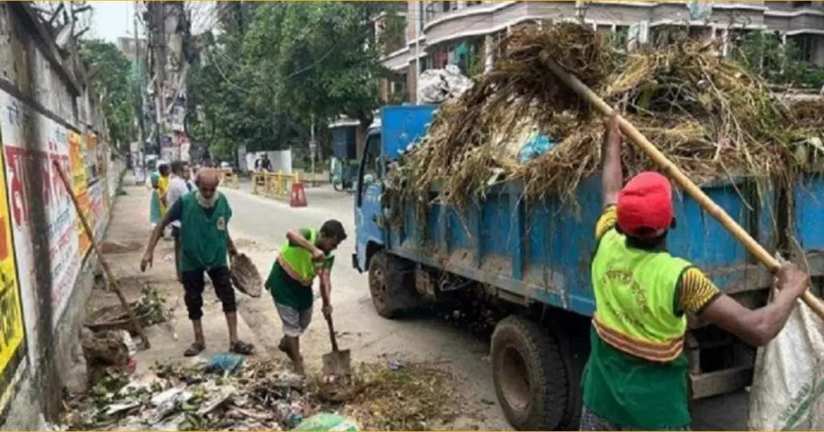 রাজধানীর যেখানে সেখানে পড়ে আছে কোরবানির পশুর বর্জ্য