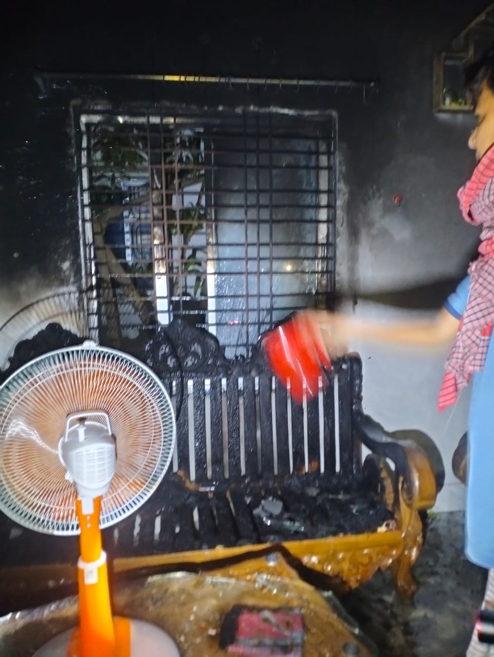 হোমনায় দুর্বৃত্তের আগুনে বাড়ি পুড়ে সাড়ে ৩ লাখ টাকার ক্ষয়ক্ষতি