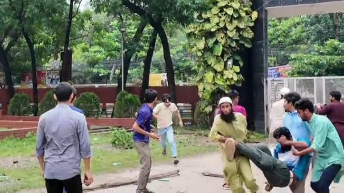 ক্যাম্পসে ঢুকতে পারেননি ডুয়েট উপাচার্য, সংঘর্ষের ঘটনায় মামলা