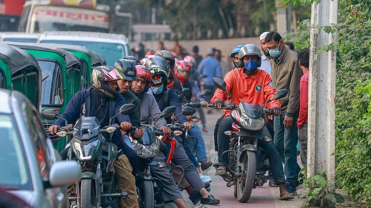 বাজেটে মোটরসাইকেল-অটোরিকশা করের হার অর্ধেক কমাতে যাচ্ছে এনবিআর
