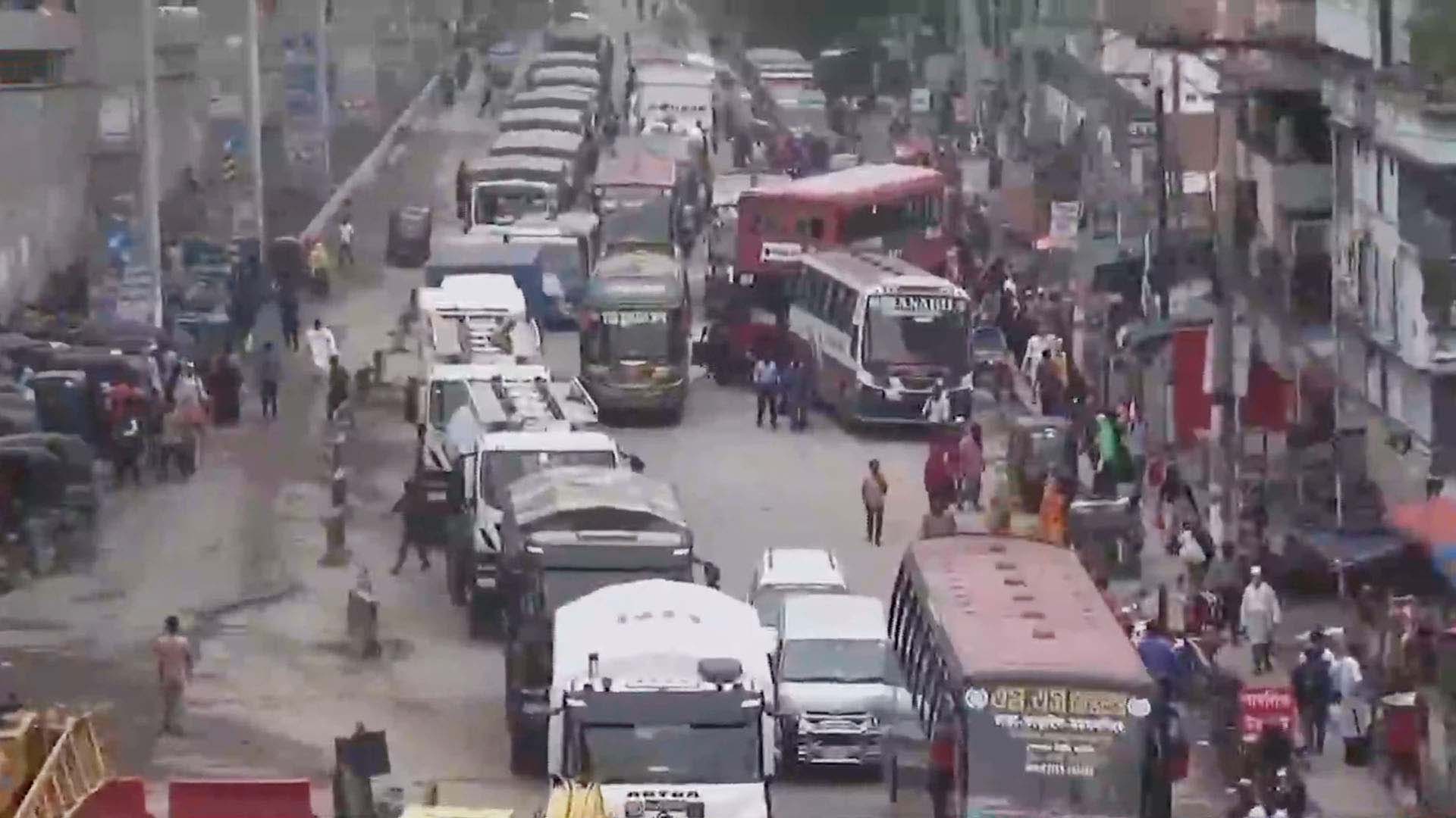 গাজীপুরের ২ মহাসড়কে যাত্রী ও যানবাহনের চাপ, এবারও তৈরি হতে পারে দীর্ঘ যানজট
