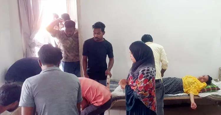 গাজীপুরে হঠাৎ অসুস্থ পোশাক কারখানা ৩০ শ্রমিক
