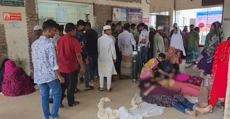 গাজীপুরে কারখানায় হঠাৎ অসুস্থ অর্ধশতাধিক শ্রমিক
