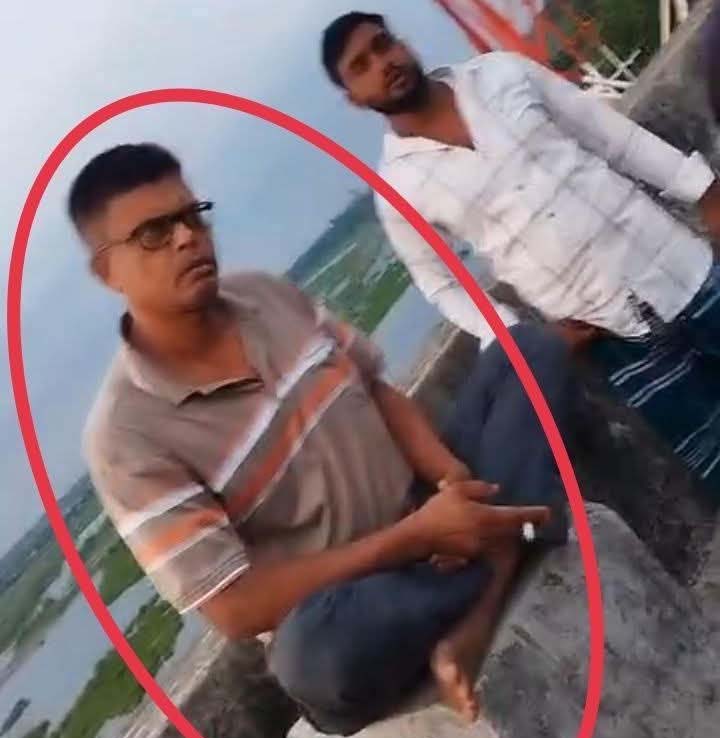 হোমনায় বৃদ্ধাকে ছাদে তুলে জিজ্ঞাসাবাদ-ভিডিও ভাইরালে সমালোচনার ঝড়