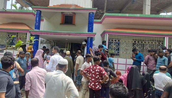 কাপাসিয়ায় একই পরিবারের ৫ জনকে গলা কেটে হত্যা