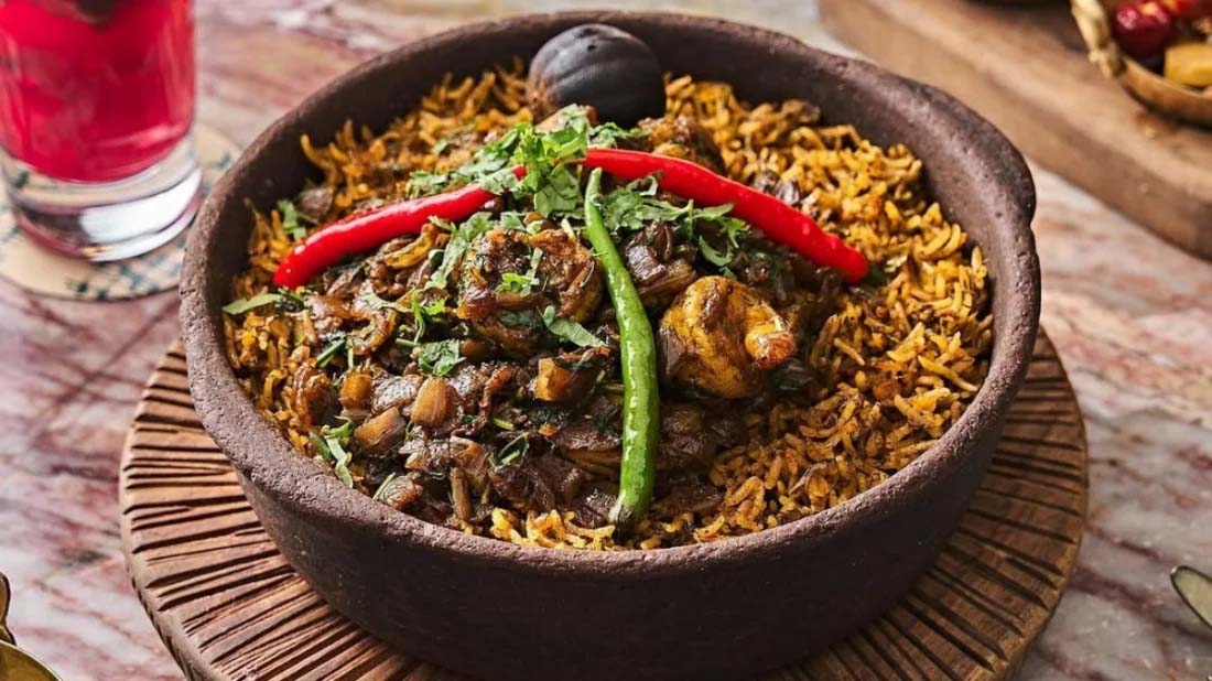 ছুটির দিনে গরুর মাংসের মজাদার ভুনা খিচুড়ি