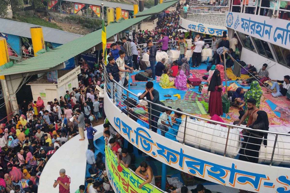 স্বস্তির ঈদযাত্রায় সদরঘাটে নিরাপত্তা জোরদার