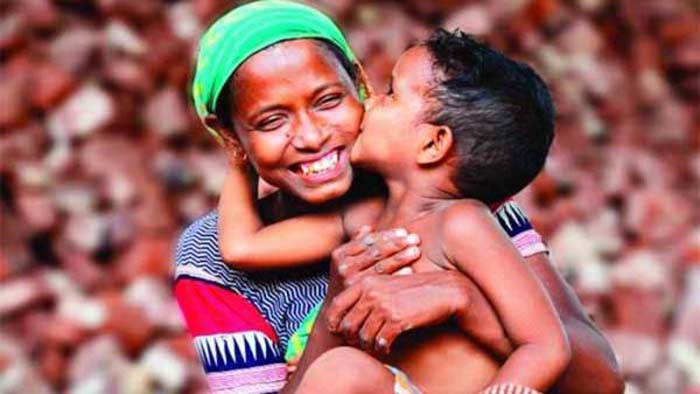 আজ বিশ্ব মা দিবস : মমতাময়ী মায়ের প্রতি বিনম্র শ্রদ্ধা