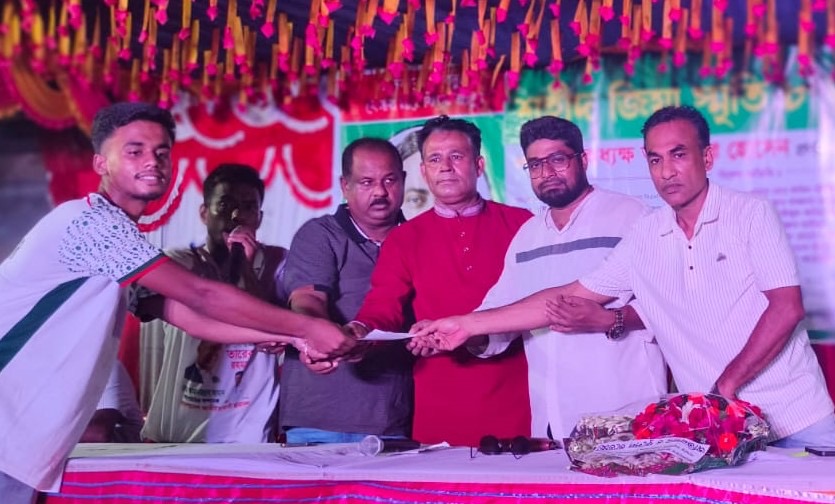 পিরোজপুরের জিয়ানগরে শহীদ জিয়া স্মৃতি ৮ দলীয় ফুটবল টুর্নামেন্টের জাঁকজমকপূর্ণ ফাইনাল অনুষ্ঠিত