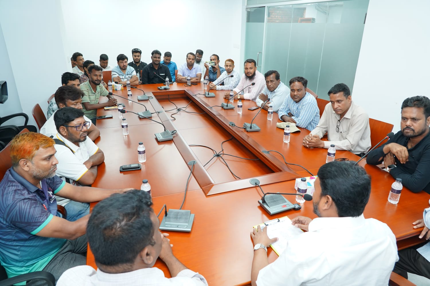 সাংবাদিকদের চমকে দিলেন রাসিকের প্রশাসক মাহফুজুর রহমান রিটন