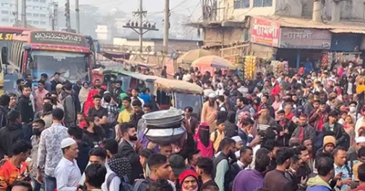 নবীনগর-চন্দ্রা মহাসড়ক অবরোধ, ঘরমুখো মানুষের ভোগান্তি