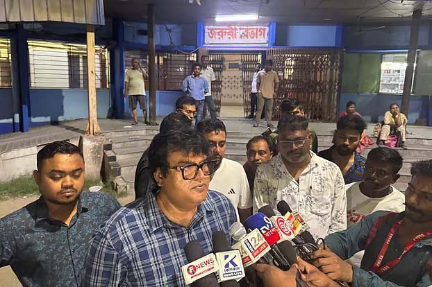 তৃণমূলের বিধায়কপ্রার্থীকে মাটিতে ফেলে পেটালেন বিজেপির সমর্থকেরা