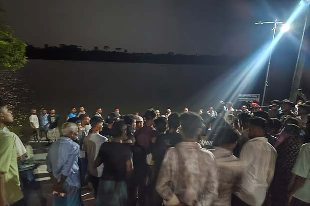 বাগেরহাটে মাজারের দিঘিতে কুমিরে টেনে নেয়া শিশুর লাশ উদ্ধার