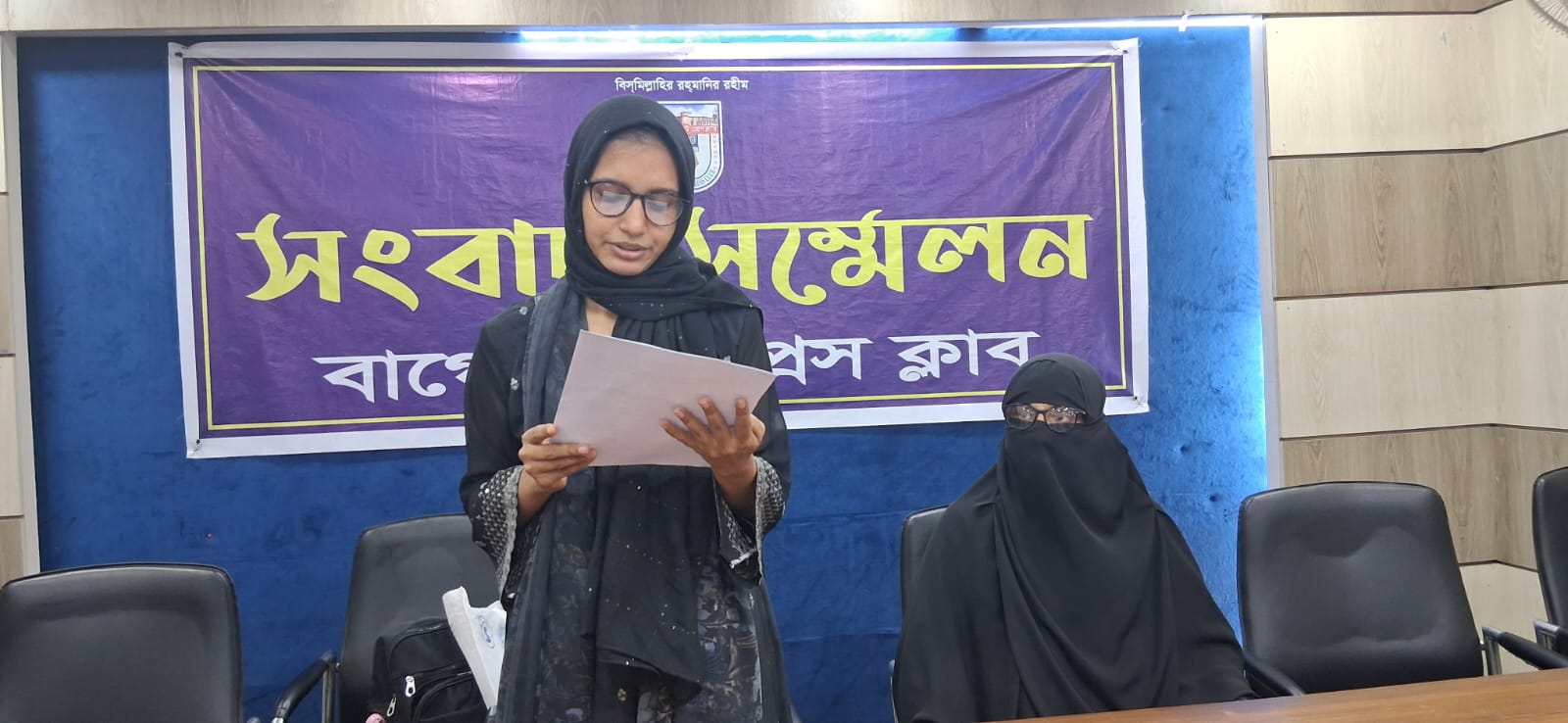 সাবেক কর্মকর্তার বিরুদ্ধে সৎ বোন ও মাকে ঘরছাড়া করার অভিযোগ