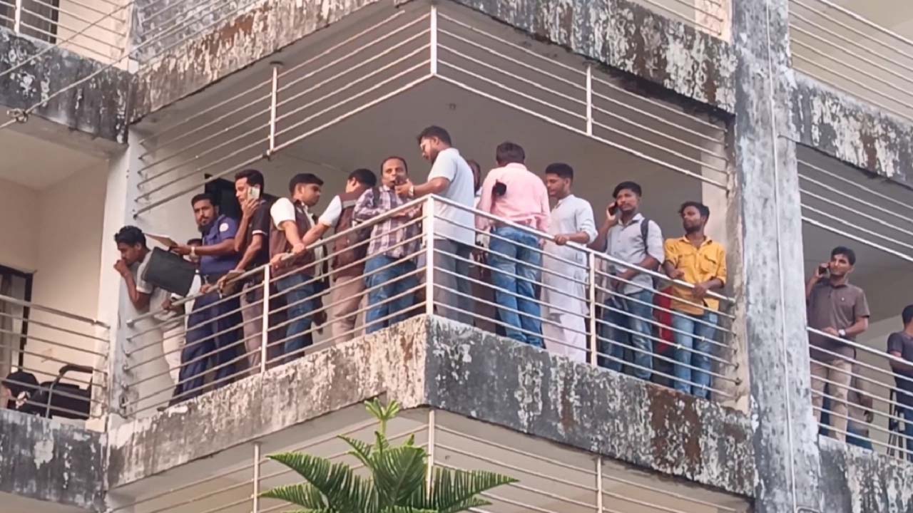 বরগুনার ডাকবাংলোয় মা ও দুই মেয়ের মরদেহ উদ্ধার, শোকে স্তব্ধ এলাকা