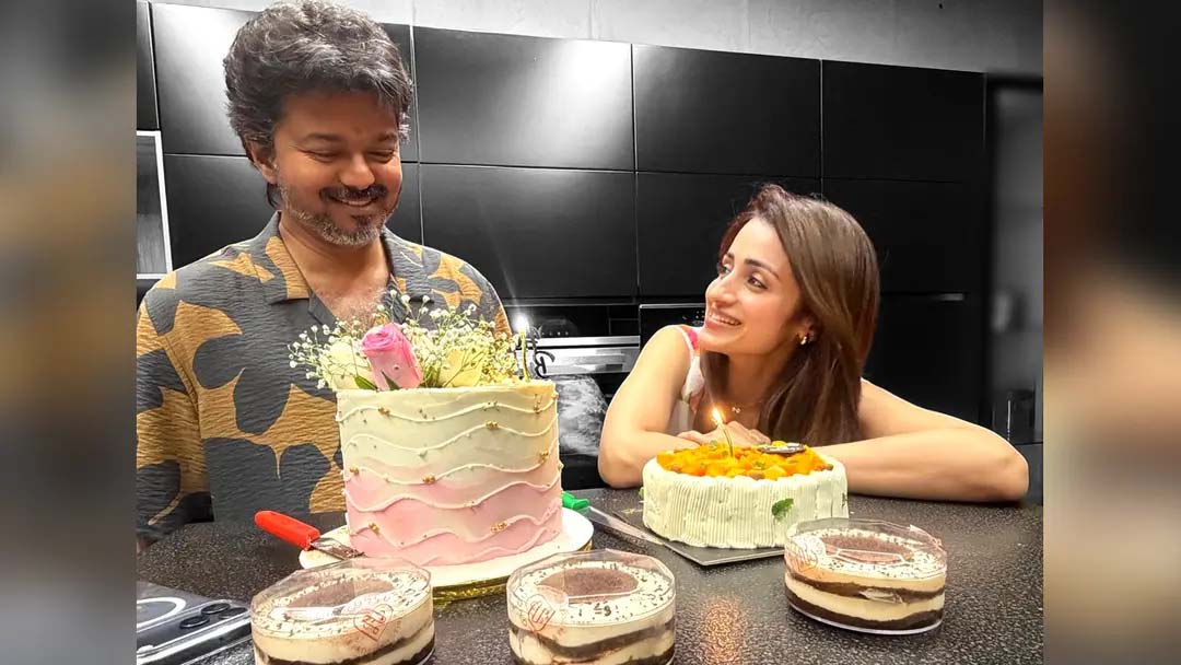 ভাঙনের গুঞ্জন উড়িয়ে তৃষার সঙ্গে বসেই একান্তে জন্মদিনের কেক কাটলেন বিজয়