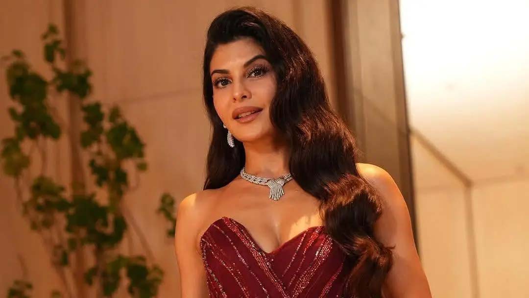 কুখ্যাত প্রতারক সুকেশ চন্দ্রশেখরের উপহার নিয়ে ফেঁসে যাচ্ছেন জ্যাকুলিন ফার্নান্দেজ