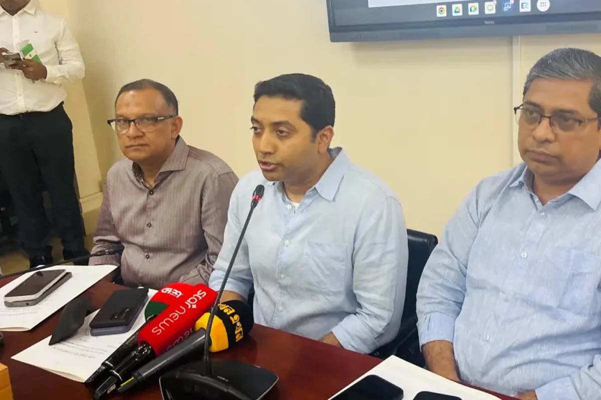 প্রাথমিকের ১ কোটির বেশি শিক্ষার্থীকে ইউনিফর্ম-জুতা-ব্যাগ দেবে সরকার : ববি হাজ্জাজ