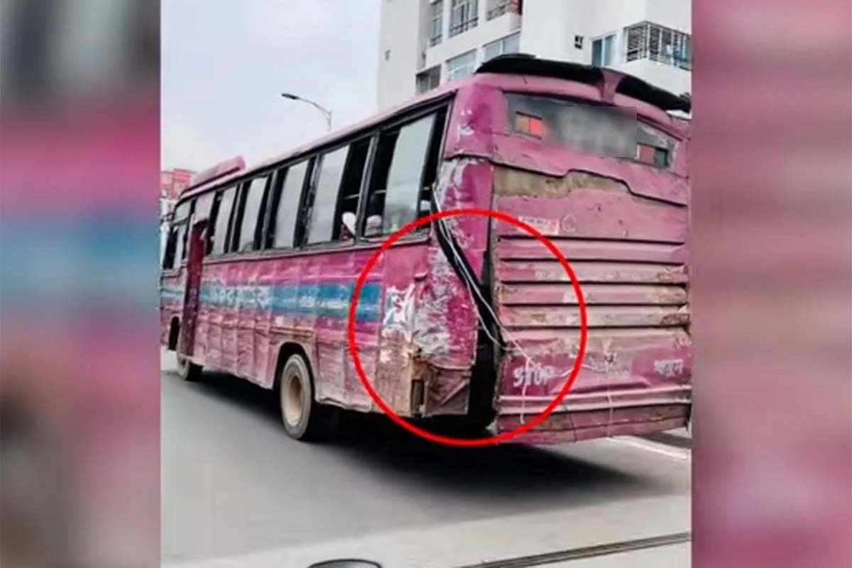 সোশ্যাল মিডিয়ায় ভাইরাল : সেই জরাজীর্ণ বাসের লাইসেন্স বাতিল