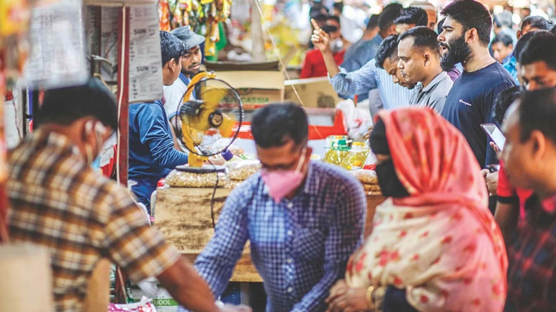 উচ্চ মূল্যস্ফীতিতে নাকাল মানুষের দৈনন্দিন জীবনযাত্রা, বাড়ছে সংসার খরচ