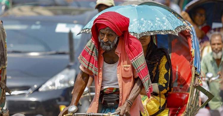 দাবদাহে পুড়ছে দেশ, তীব্র গরমে জনজীবনে হাঁসফাঁস