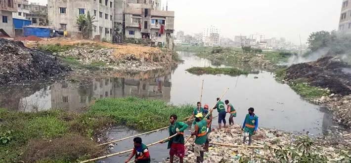 নৌবাহিনীর সহযোগিতায় ডিএসসিসির খাল পুনরুদ্ধারের উদ্যোগ