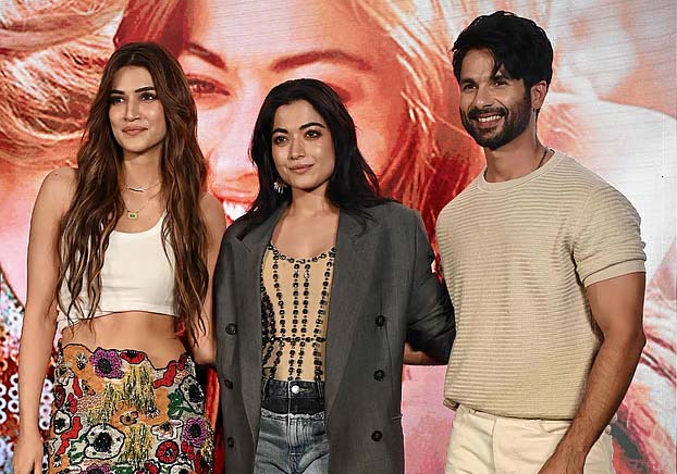 ‘ককটেল–২’–এর ট্রেলার প্রকাশ, প্রথম প্রেম নিয়ে বললেন কৃতি-রাশমিকা