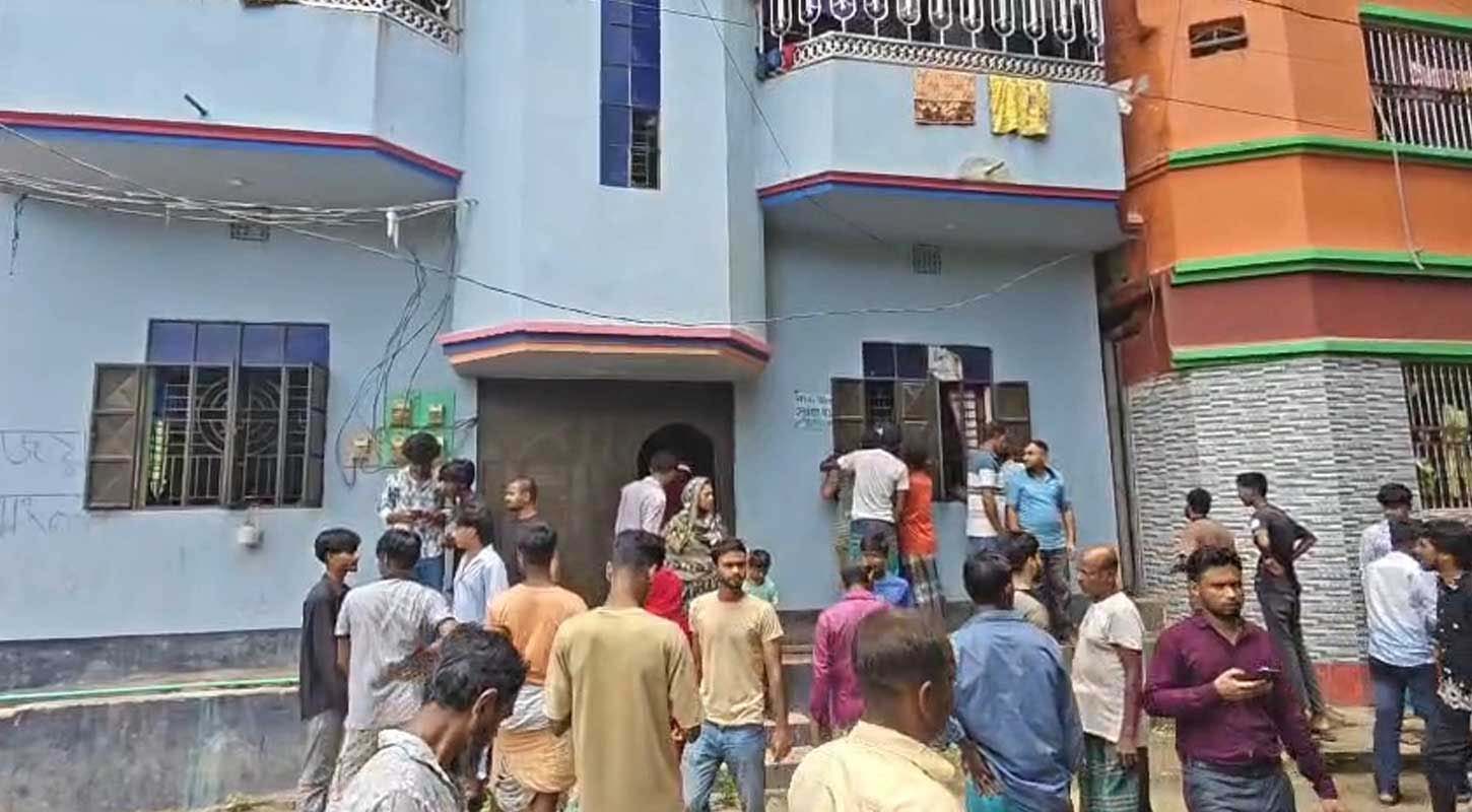 লক্ষ্মীপুরে একই পরিবারের ৩ জনকে গলাকেটে হত্যা, এক সন্দেহভাজন আটক