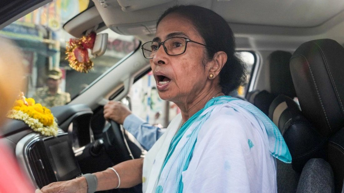 তৃণমূল কংগ্রেসের প্রায় প্রায় ৪৪০ কোটি রুপির ব্যাংক হিসাব জব্দ