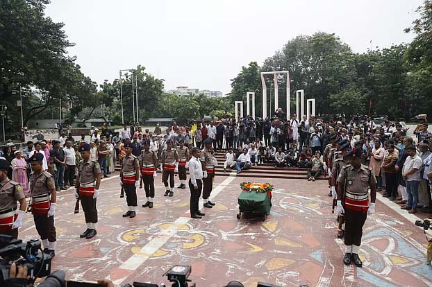 শহীদ মিনারে শিল্পী মুস্তাফা মনোয়ারকে শেষশ্রদ্ধা, গার্ড অব অনার