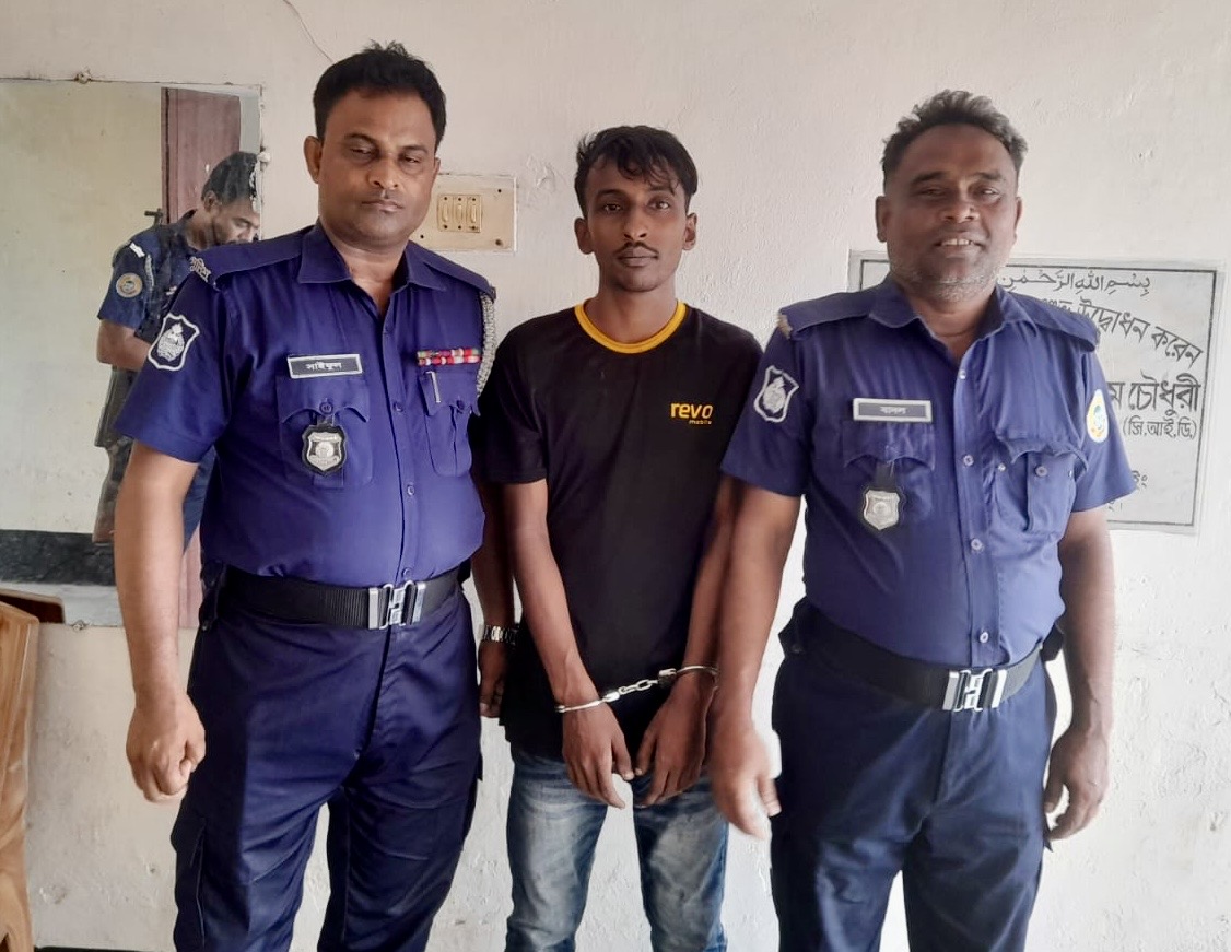 নাজিরপুরে চাঁদা না দেয়ায় যুবকের ওপর হামলা, ছাত্রদল সভাপতি গ্রেপ্তার