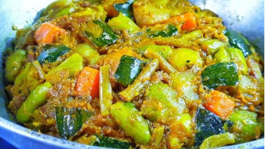 পুষ্টিগুণে ভরপুর পাঁচমিশালি সবজি ঘণ্ট