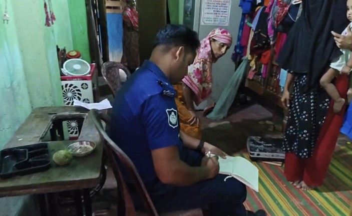 শরণখোলায় বাকপ্রতিবন্ধী নারীর মাথায় পিস্তল ঠেকিয়ে দুর্ধর্ষ ডাকাতি
