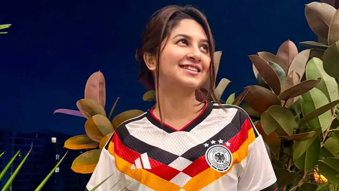 তবুও জার্মানিকে সমর্থন করবেন স্পর্শিয়া