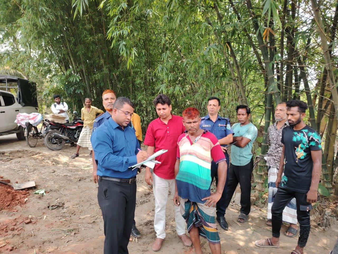 ঠাকুরগাঁওয়ে অবৈধ বালু উত্তোলন করায় ৯০ হাজার টাকা জরিমানা