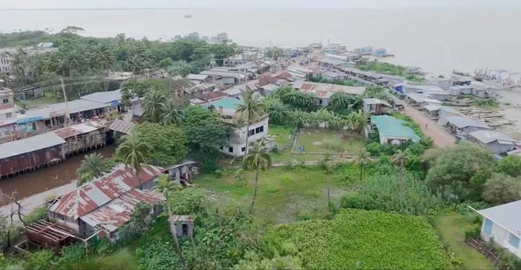 ভোলার ইলিশায় মেঘনা নদীর তীর সংরক্ষণ সিসি ব্লকে ৩০ মিটার এলাকায় ধস