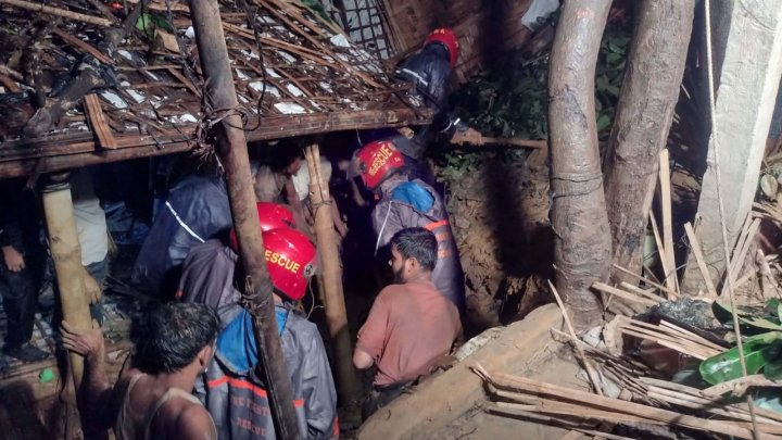 কক্সবাজারে ভারী বৃষ্টিতে চার জায়গায় পাহাড়ধস, ৯ জনের মৃত্যু