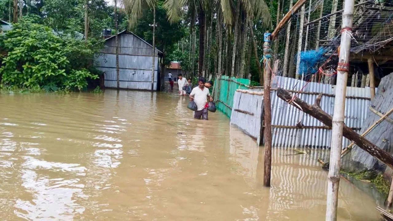 কক্সবাজারে ছয়দিনে বন্যা-পাহাড়ধসে ২৬ প্রাণহানি, দুর্বিষহ লাখো মানুষের জীবন