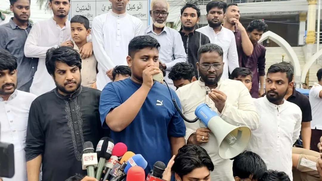গণভোট নিয়ে সরকারের অবস্থানে জনগণ হতাশ: হাসনাত আবদুল্লাহ